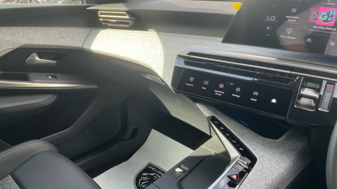 Peugeot 3008 157kW Allure 73kWh 5dr Auto Electric Estate - Image 14